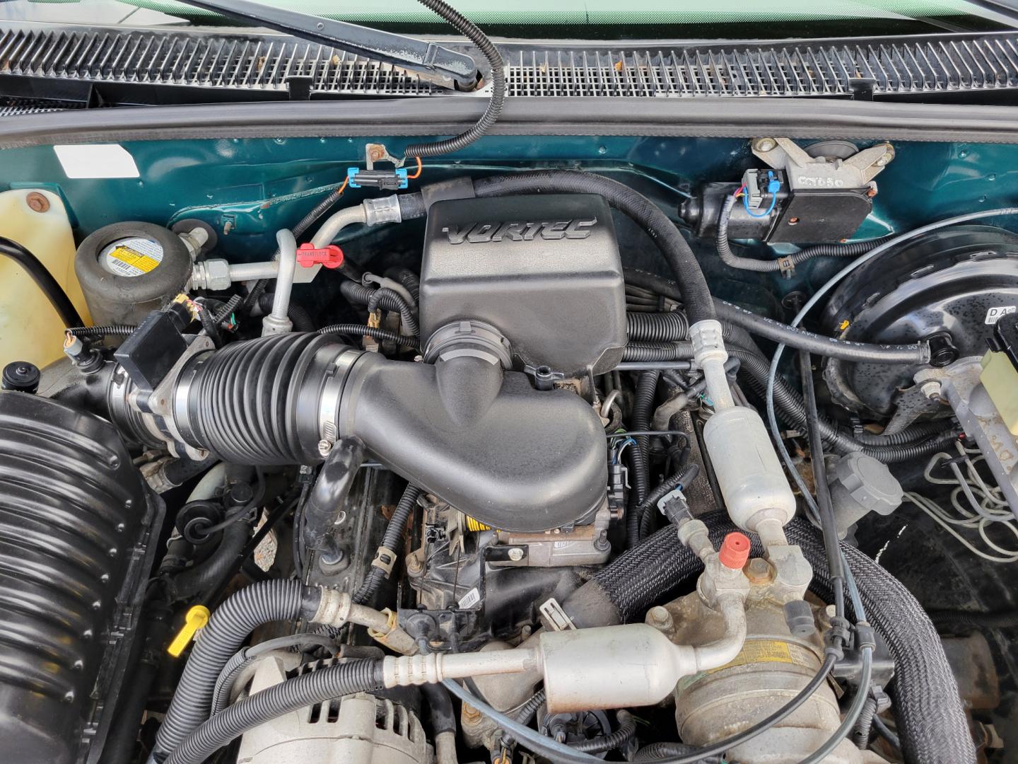 1998 Green /Gray GMC Suburban SLE (3GKFK16R9WG) with an 5.7L V8 engine, 4 Speed Auto transmission, located at 450 N Russell, Missoula, MT, 59801, (406) 543-6600, 46.874496, -114.017433 - 4WD SUV. 5.7L V8 Engine. 4 Speed Automatic Overdrive Transmission. Front and Rear Climate Control. AM FM CD Cassette. Air Cruise. Tilt. Power Front Seats. Power Windows and Locks. Towing. Running Boards. 3rd Row Seating. Because of the Age, financing is not available on this vehicle. - Photo#16